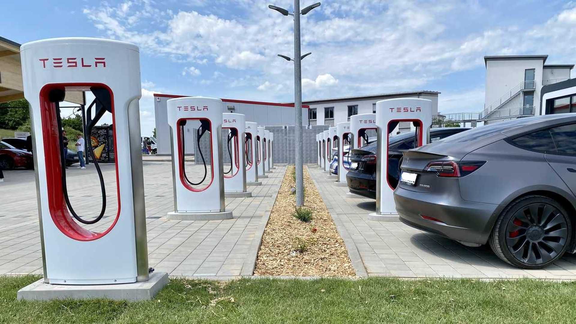 Tesla Expande Rede Supercharger no Brasil: 150 Estações até 2026