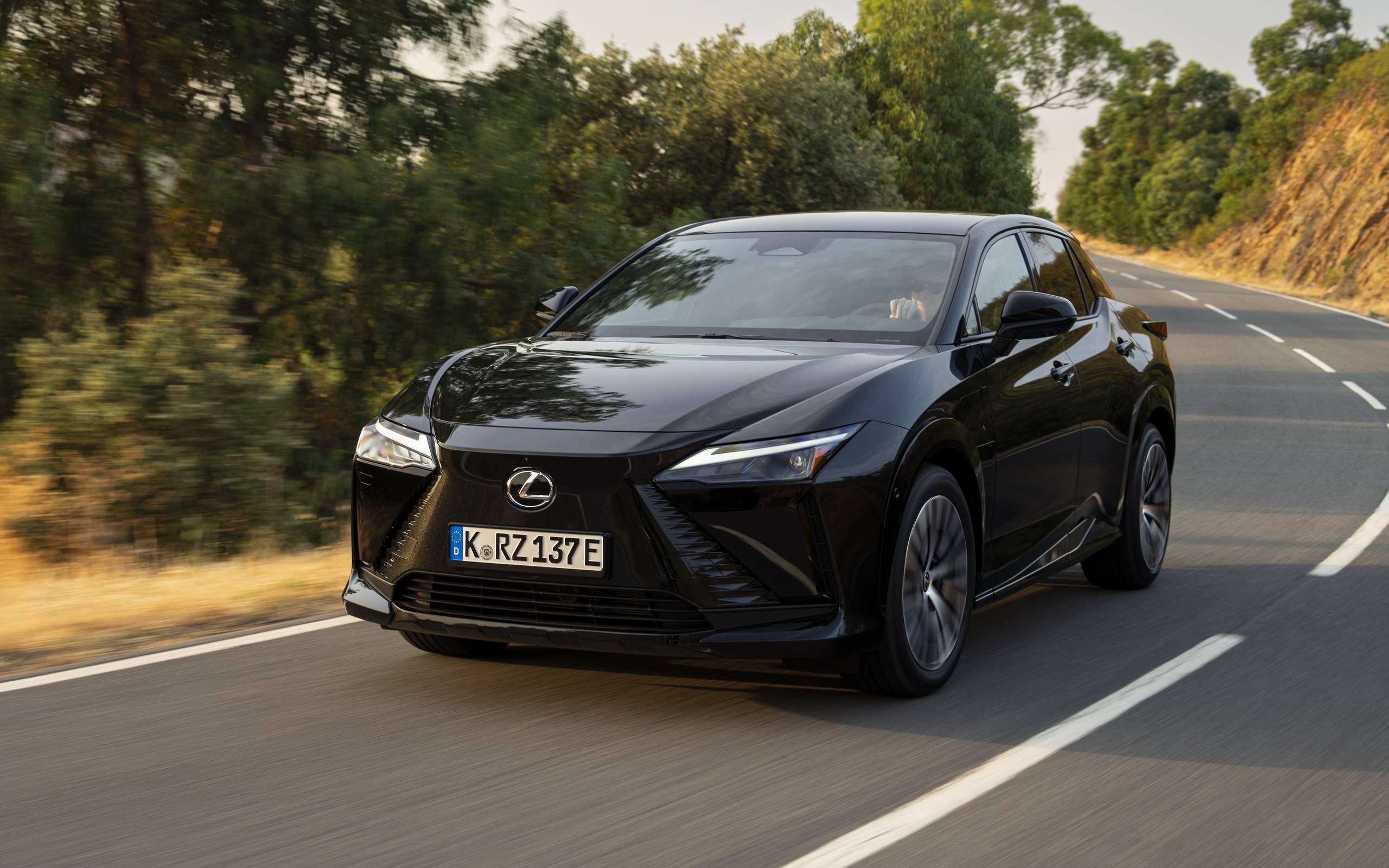 Lexus RZ 450e 2026: Avaliação Completa - Luxo Japonês, Preço e Autonomia