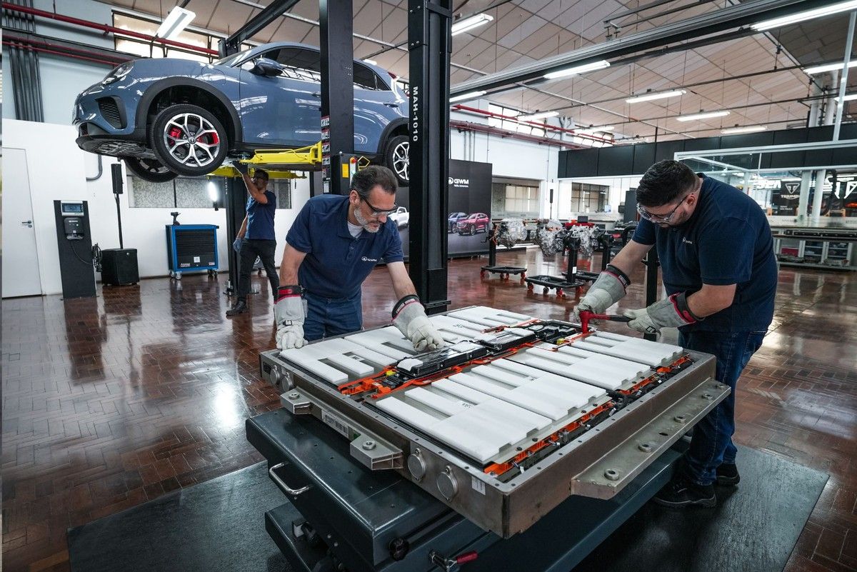 Carro Elétrico Usado: Guia Completo de Compra 2026 - Vale a Pena, Preços e Cuidados