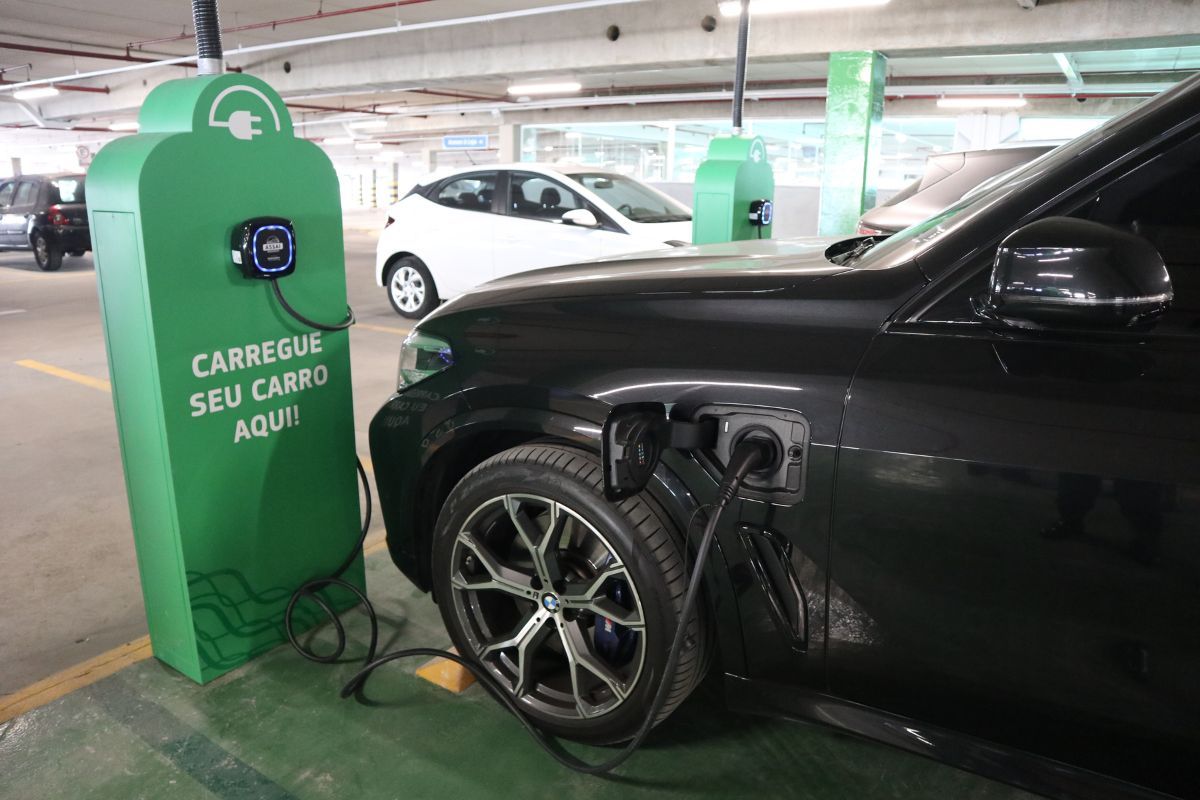 Carro Elétrico em Condomínio: Guia de Instalação e Recarga 2026
