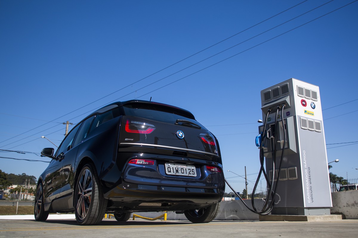 Recarga de Carro Elétrico no Brasil 2026: Tipos, Tempos e Onde Fazer
