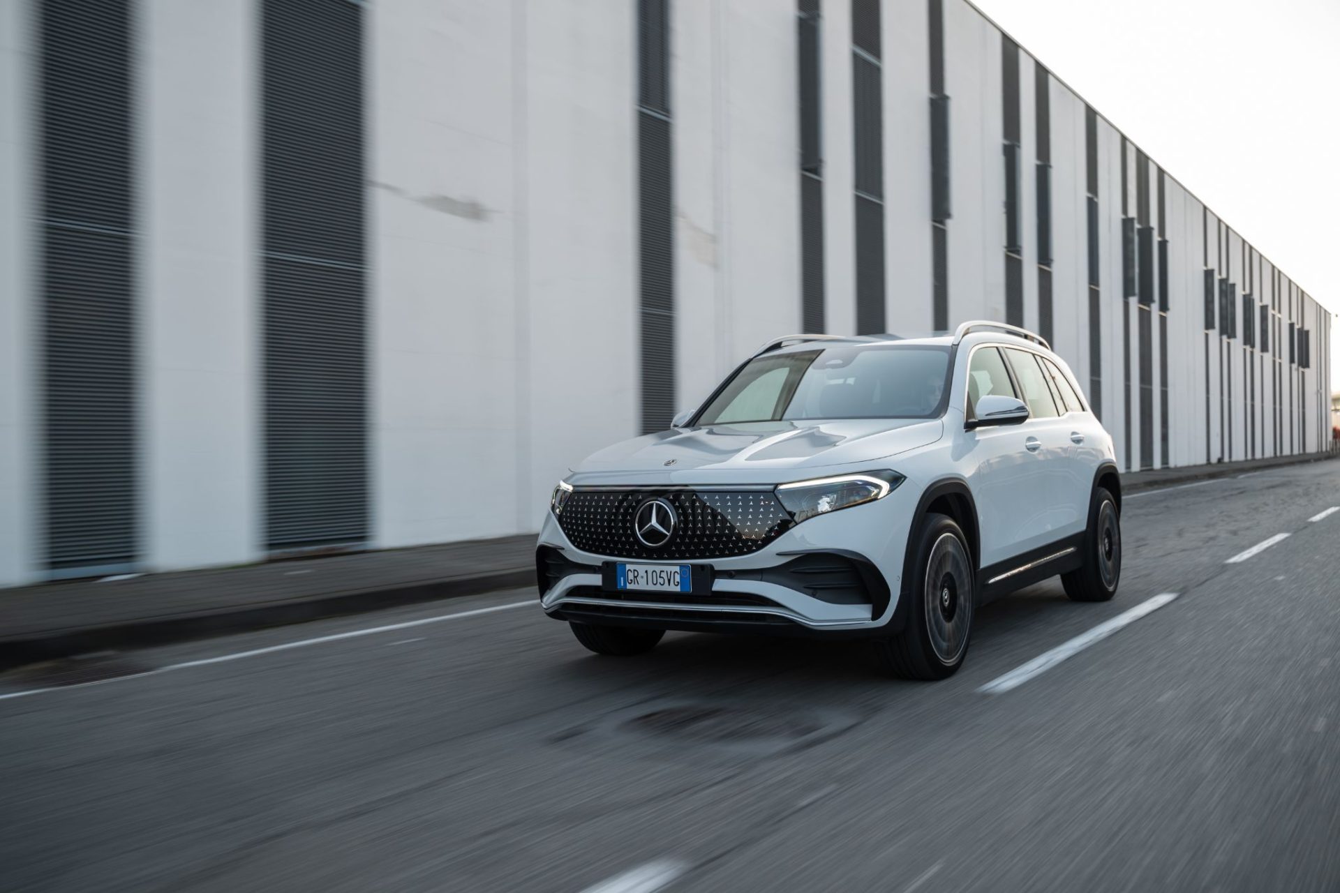 Mercedes EQB 2026 Brasil: Preço, Autonomia e Análise do SUV 7 Lugares