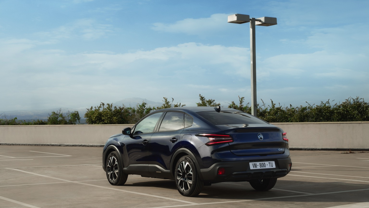 Citroën e-C4 X 2026 Brasil: Preço, Autonomia e Análise do Fastback Elétrico Francês