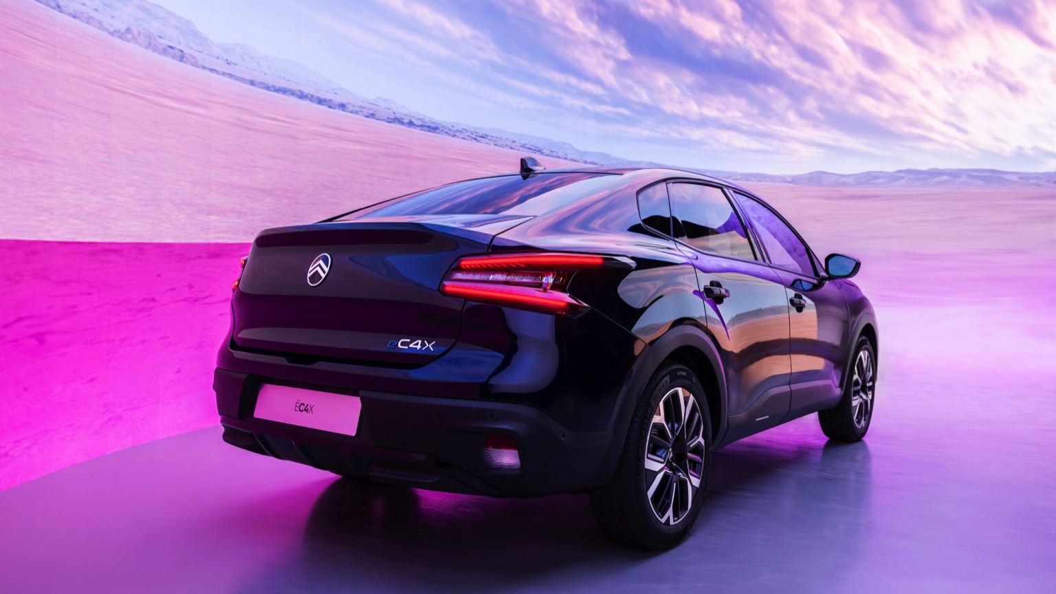 Citroën e-C4 X 2026 Brasil: Preço, Autonomia e Análise do Fastback Elétrico Francês Citroën e-C4 X 2026 Brasil: Preço, Autonomia e Análise do Fastback Elétrico Francês