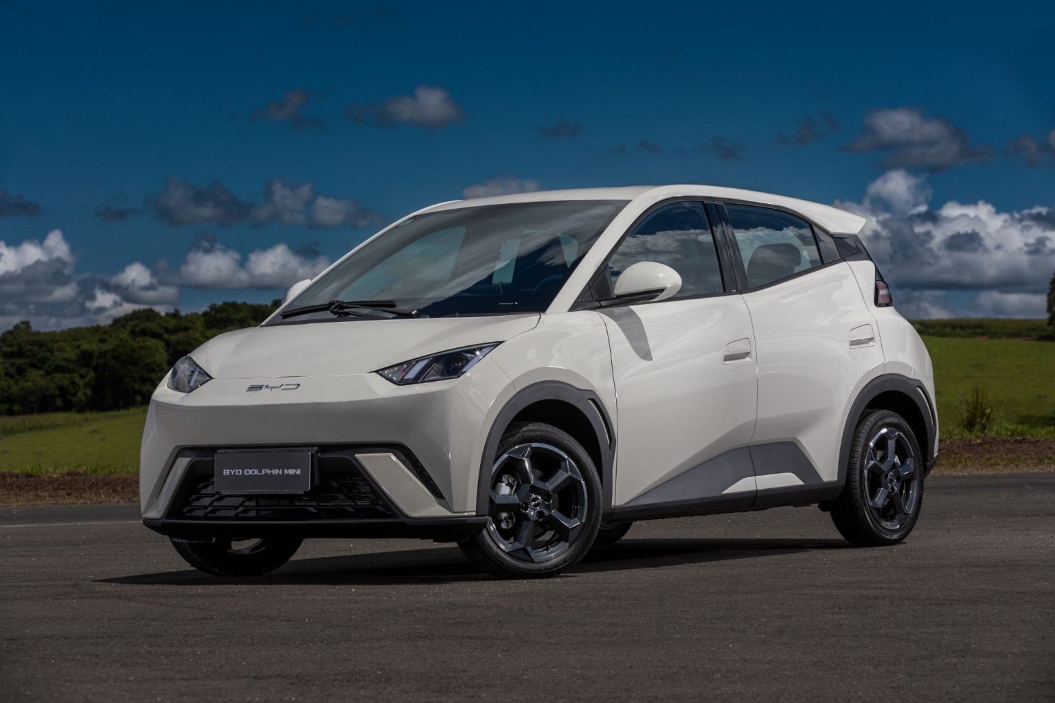 Carro Elétrico em Garagem Coberta 2026: Riscos Reais, Normas do Corpo de Bombeiros e 12 Dúvidas Respondidas